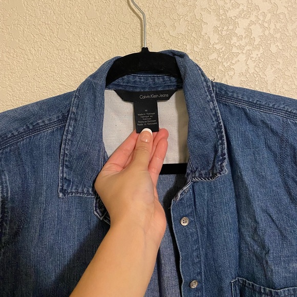 DENIM // button up 💙 - Picture 3 of 5